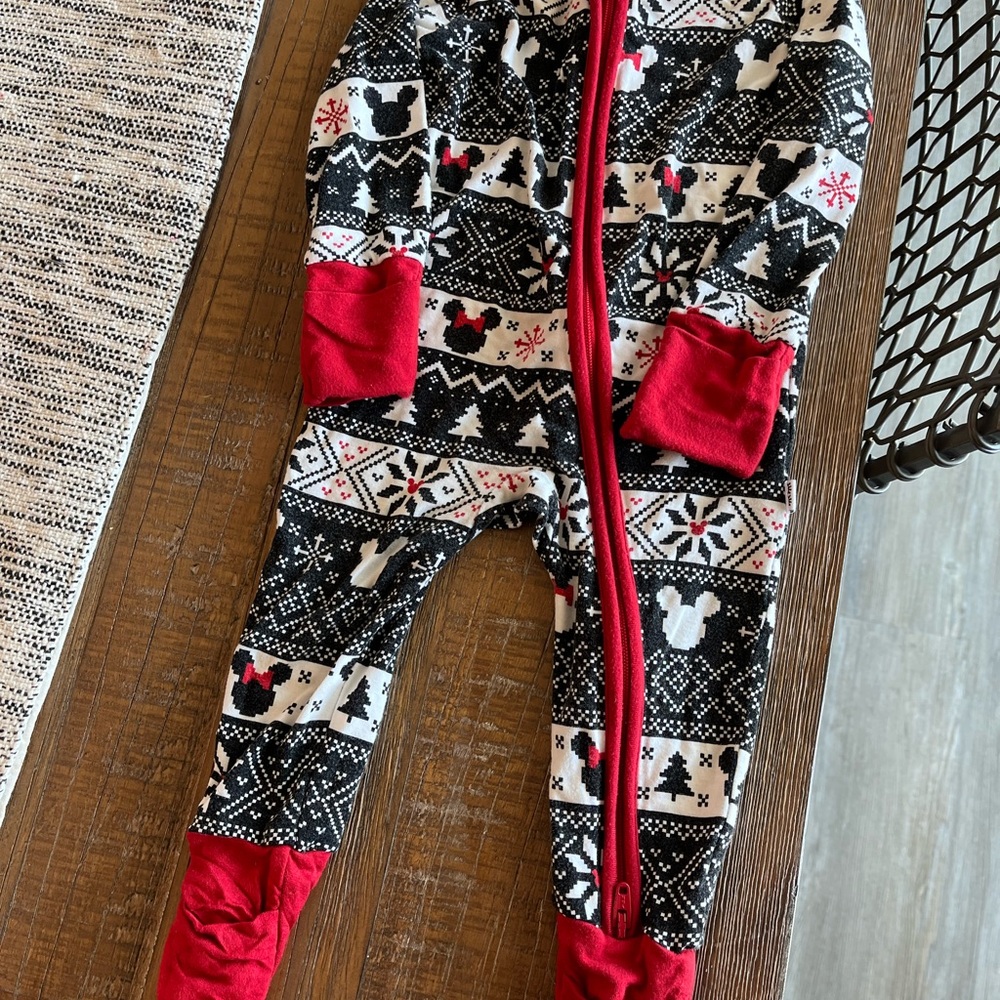 MICKEY FAIR ISLE LITTLE SLEEPIES - Picture 1 of 2
